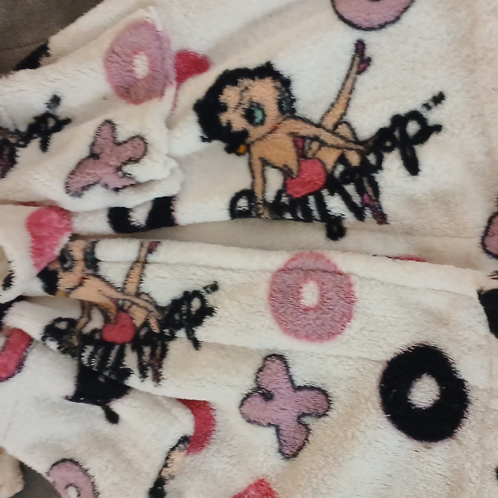 Betty Boop XOXO Robe💕🖤 - Picture 3 of 8